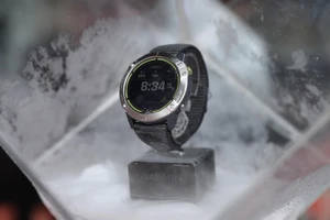 Lộ diện mẫu đồng hồ GPS đa năng, pin nhiều tuần