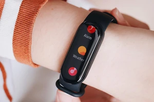 Lộ diện mẫu thiết bị đeo thông minh hỗ trợ 30 chế độ tập luyện