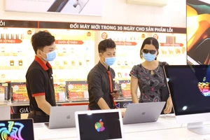 Nhiều mẫu laptop giảm giá nhẹ dịp cuối tuần