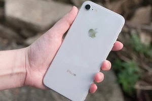 iPhone 8 giảm sốc chỉ còn 4,9 triệu đồng
