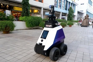 Singapore sử dụng robot gì để tuần tra trong mùa dịch?