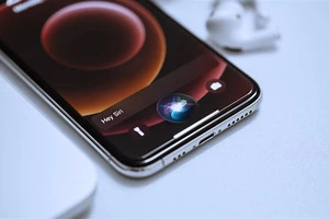 Một công ty Trung Quốc bất ngờ yêu cầu Apple ngừng sản xuất iPhone 