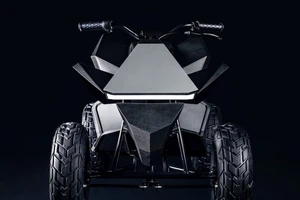 Tesla bất ngờ ra mắt mẫu xe địa hình chạy điện dành cho trẻ em