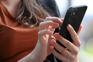 Lỗ hổng trên iPhone lại bị khai thác bởi công ty này