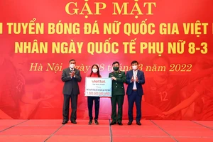 Viettel tặng 1 tỉ đồng cho đội bóng đá nữ nhân dịp 8-3