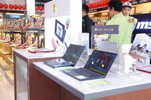 3 mẫu laptop giảm giá mạnh dịp cuối tuần