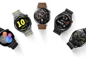 Đồng hồ thông minh và tai nghe Bluetooth giảm giá 50%