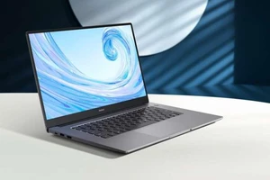 Đồng hồ thông minh và laptop giảm giá đến 50% cuối tháng 5