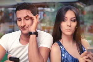 Cách ngăn chặn người khác xem lén hình ảnh trên iPhone