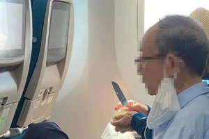 Vụ khách mang được dao lên máy bay: Tạm dừng công việc nhân viên an ninh soi chiếu 