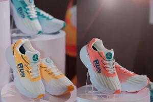 Mẫu giày thông minh giúp bạn kiếm tiền khi chạy bộ