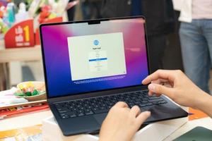 Trên tay nhanh MacBook Air M2 chính hãng tại Việt Nam 