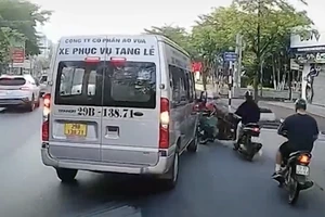 Khi nào bạn nên bật đèn cảnh báo nguy hiểm trên xe?
