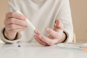 6 việc bạn nên làm khi bị hạ đường huyết