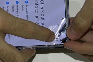 Độ bền kém, người dùng Z Fold và Z Flip cân nhắc kiện Samsung