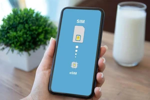 eSIM có bị xóa khi khôi phục lại iPhone hay không?