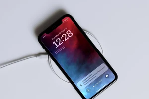 Tính năng Charging on hold sẽ giúp iPhone tự động ngắt sạc khi bị quá nhiệt