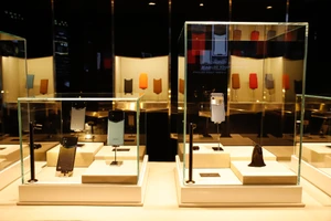 Tin công nghệ 26-12: Điện thoại chính hãng thu hút người tiêu dùng