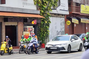 Vì sao nhiệt độ thực tế thường cao hơn nhiệt độ trên ứng dụng thời tiết?