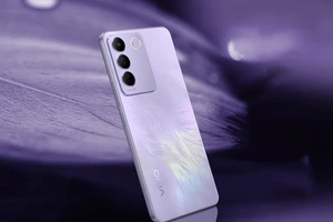 Tin công nghệ 10-5: Độc đáo mẫu smartphone có lớp lông vũ ở mặt lưng