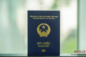 Vì sao nhiều người làm hộ chiếu online nhưng rất lâu mới có?