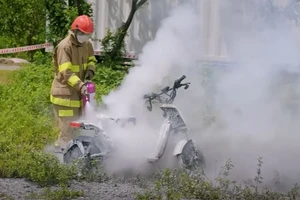 Chuyên gia chỉ cách dập tắt việc cháy pin lithium-ion chỉ trong 2-4 phút 