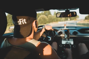 Ô tô có đang theo dõi bạn không?