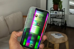 iPhone 13 bị sọc màn hình sau khi cập nhật iOS 17.5.1