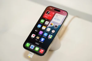 Điện thoại Samsung và iPhone giảm giá nhẹ cuối tháng 9