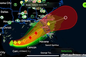 3 ứng dụng theo dõi cơn bão Milton đang đổ bộ Florida