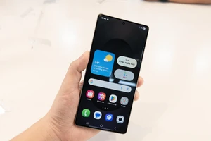 Samsung Galaxy S25 Ultra và iPhone 16 Pro Max: AI máy nào tốt hơn?