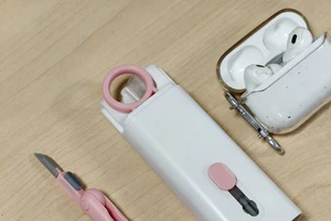 Nguy cơ nhiễm trùng từ tai nghe bẩn: Cách phòng tránh