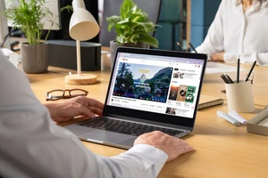 Cách xem video YouTube bằng thuyết minh tiếng Việt mới nhất