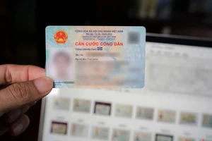 Dừng ngay việc chụp ảnh căn cước cho người lạ dù được trả tiền