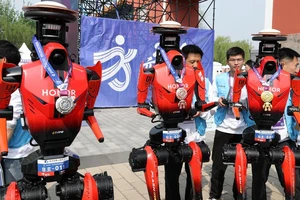 Robot phá kỷ lục của con người tại giải bán marathon 