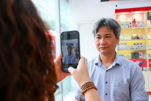 Tin công nghệ 25-5: Nhà mạng hỗ trợ xác thực thông tin thuê bao tận nhà