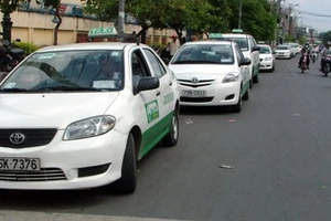 Mỗi ngày cả trăm người đi taxi 'thất lạc hành lý'