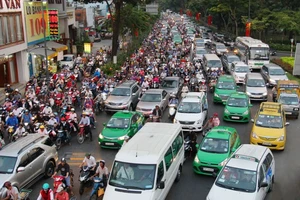 Bác đề xuất mở đường qua đất quân khu 7