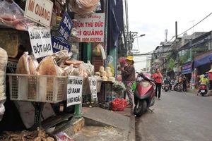 Dẹp vỉa hè, chợ Bà Hoa bỗng... thông thoáng 