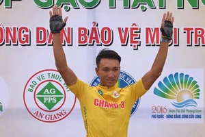 Áo vàng Nguyễn Thành Tâm 'xé' luôn áo xanh của Lê Văn Duẩn