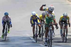 Nguyễn Thị Thật lật ngôi áo xanh của Yumi