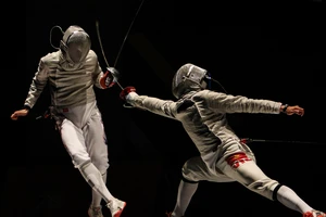 Giành thêm HCV kiếm chém, VN vào tốp 3 SEA Games