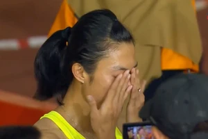 Lê Tú Chinh bật khóc sau vạch đích 100m nữ