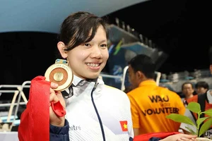 Vô địch hai cự ly mới, Ánh Viên cán mốc 7 HCV