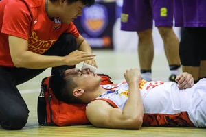 Đổ máu trong trận 'derby' nảy lửa tại VBA