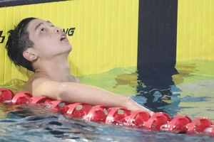 Kình ngư Huy Hoàng đánh bại kỷ lục gia SEA Games 29