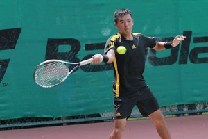 Lý Hoàng Nam chật vật vào bán kết giải F1 Bình Dương