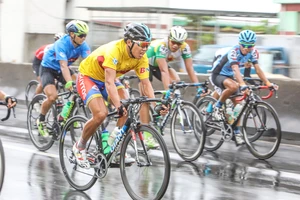 Lê Nguyệt Minh thắng chặng 2 chiếm áo xanh nước rút