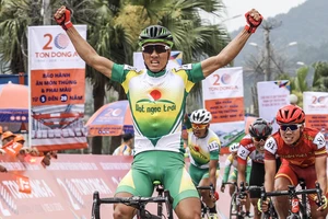 Nguyễn Thành Tâm khai hỏa toàn thắng cuộc chiến áo xanh