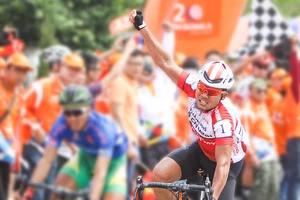 Nguyễn Thành Tâm mất ngôi áo xanh về tay Lê Nguyệt Minh